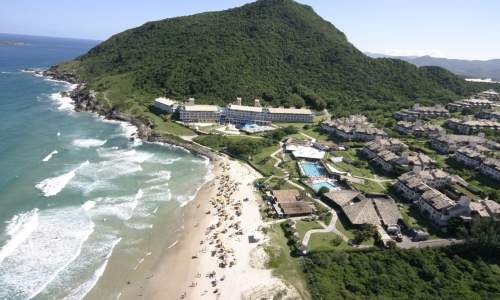 Melhores Praias para Surfar no Brasil - praia do santinho